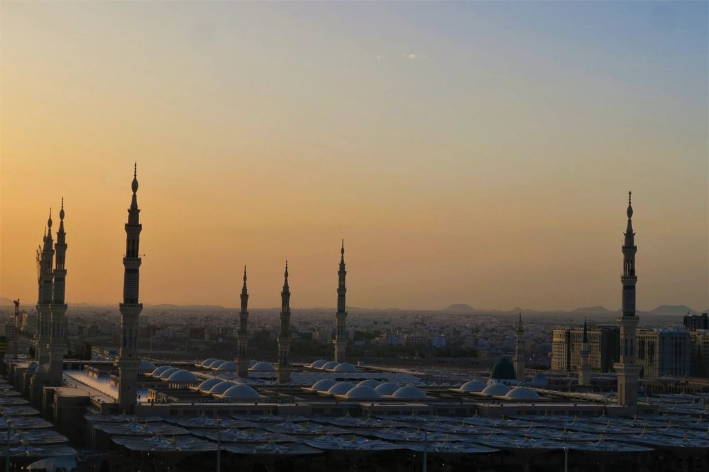 Les minarets de Médine au coucher du soleil